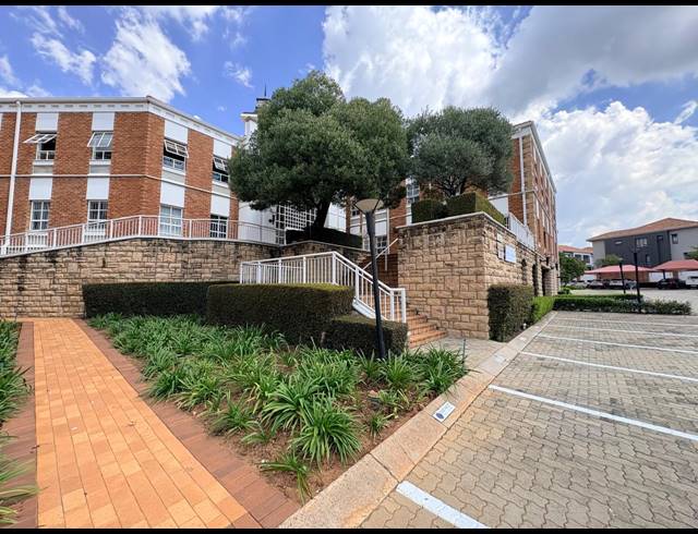 1,390M² OFFICE FOR SALE IN WITKOPPEN